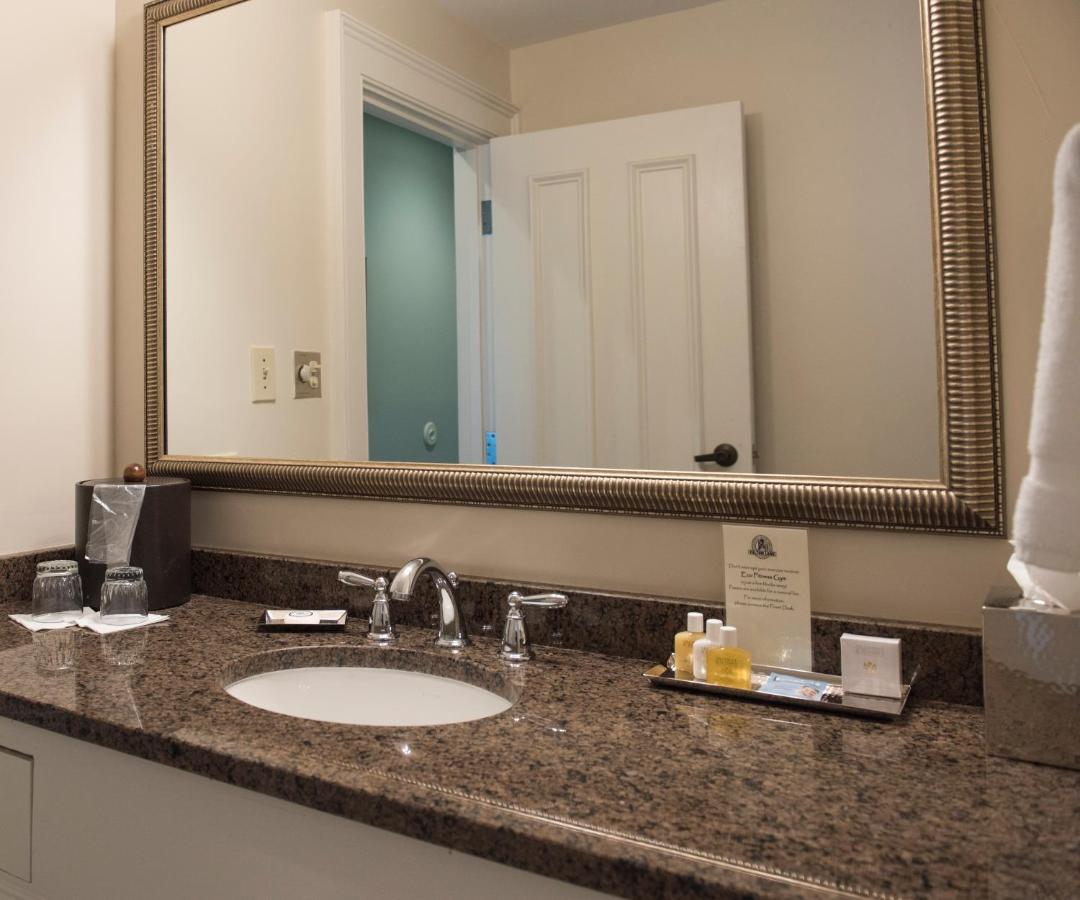 Standard King Room at Fulton Lane Inn