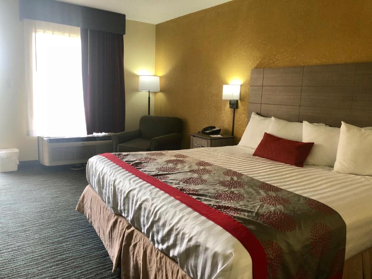 King Room - Smoking at Ramada by Wyndham Lebanon