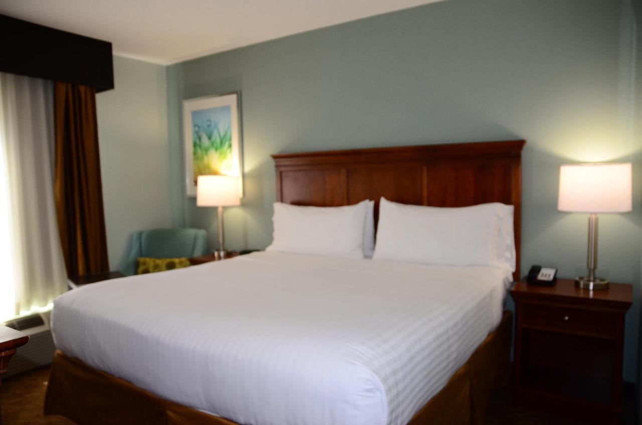 King Room - Mobility Access/Non-Smoking at Baymont Inn & Suites by Wyndham Braselton