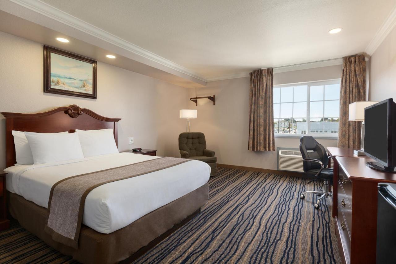 King Room- Non-Smoking at Days Inn by Wyndham Eureka CA