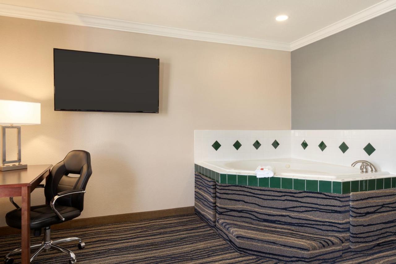 Studio Suite with Two Queen Beds - Non-Smoking at Days Inn by Wyndham Eureka CA