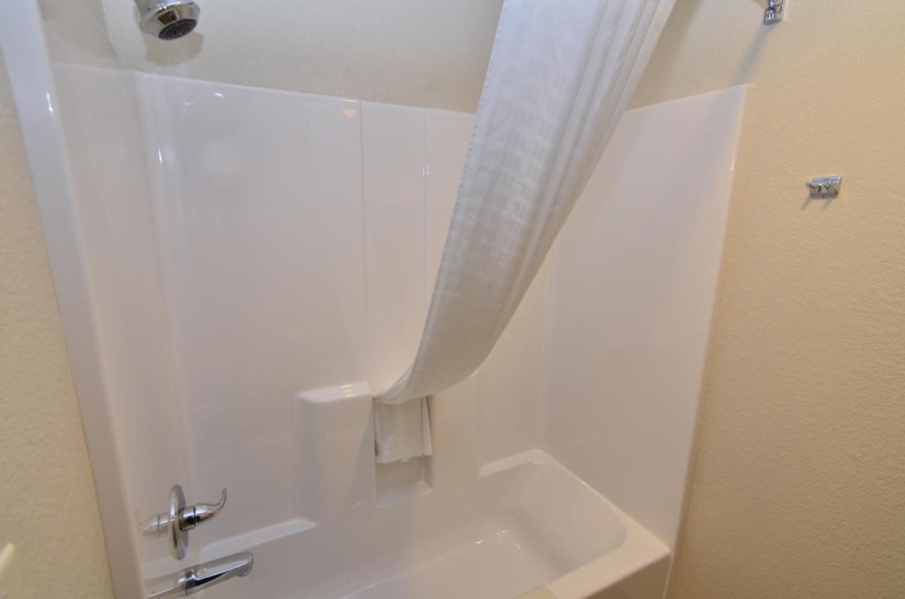 King Suite with Spa Bath at Cobblestone Inn & Suites - Manning