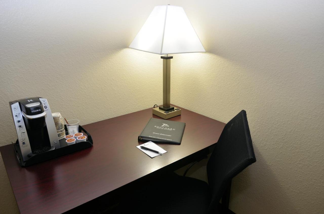 King Suite with Spa Bath at Cobblestone Inn & Suites - Manning