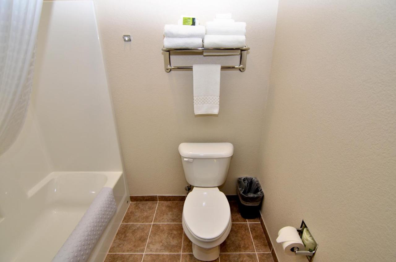 King Suite with Spa Bath at Cobblestone Inn & Suites - Manning