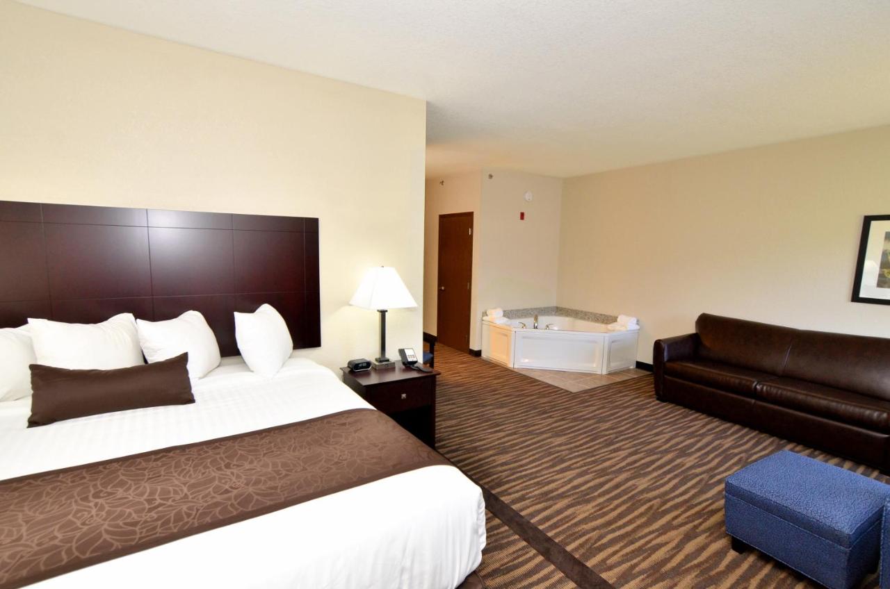 King Suite with Spa Bath at Cobblestone Inn & Suites - Manning