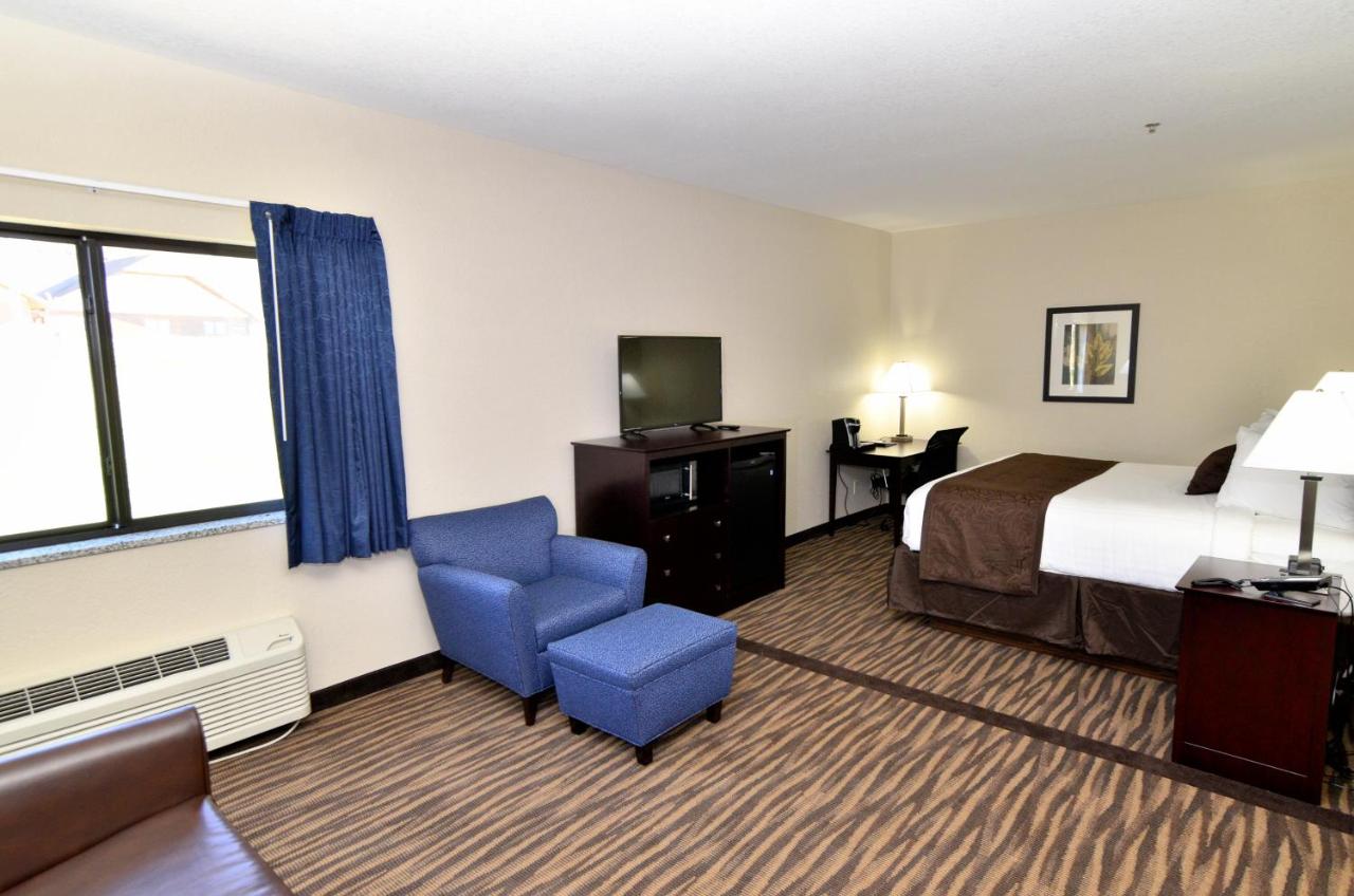 King Suite with Spa Bath at Cobblestone Inn & Suites - Manning