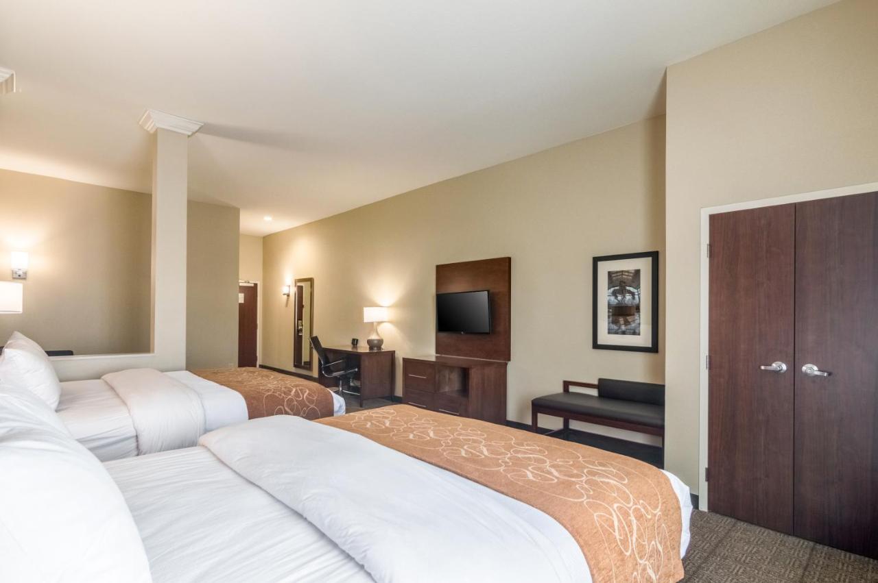 Queen Suite with Two Queen Beds at Comfort Suites Meridian and I-40