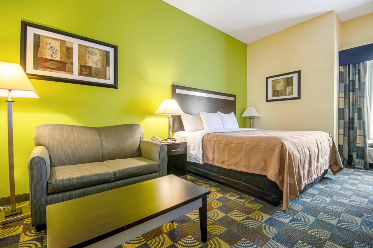 King Suite - Disability Access/Non-Smoking at Quality Inn & Suites Glenmont - Albany South