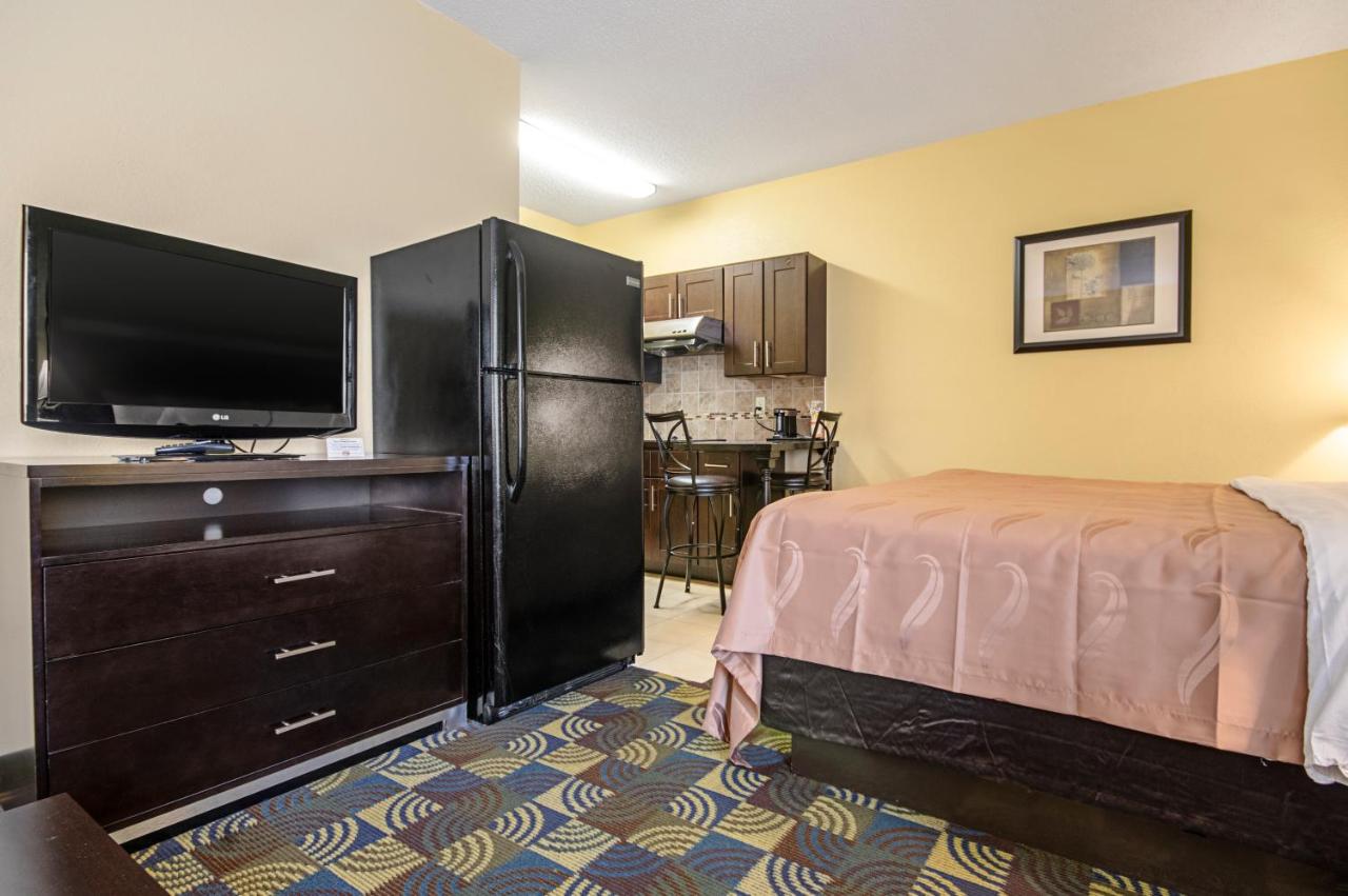 Superior King Room with Sofa Bed - Non-Smoking at Quality Inn & Suites Glenmont - Albany South