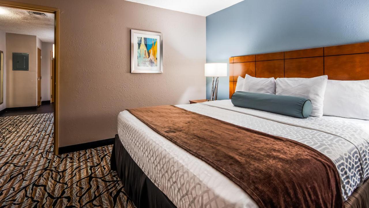 Three-Bedroom Suite at Best Western Plus Blaine at the National Sports Center
