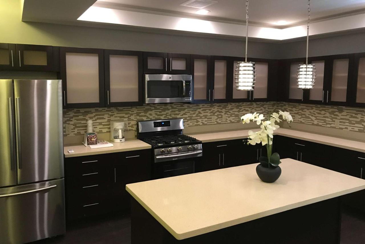 Deluxe Apartment at Days Inn & Suites by Wyndham Port Arthur
