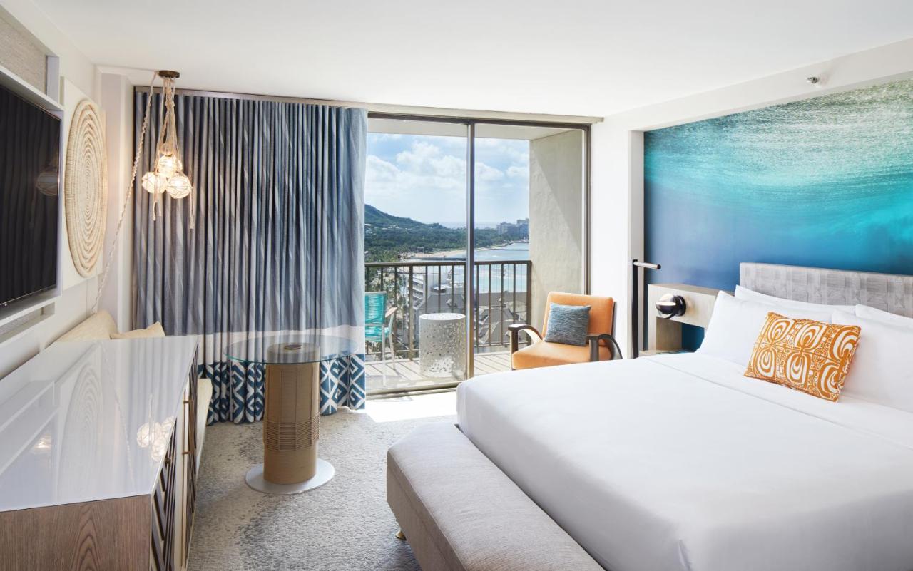 Deluxe Ocean View 1 King Bed at OUTRIGGER Waikiki Beach Resort