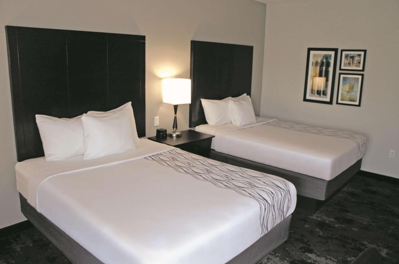 Queen Room with Two Queen Beds - Disability Access at La Quinta Inn & Suites by Wyndham Columbus - Edinburgh