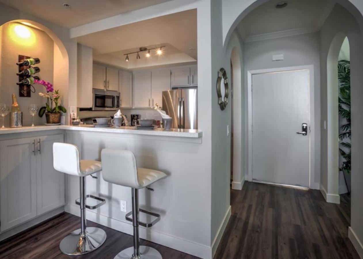 Penthouse Apartment at Luxury Suites - Heart of Beverly Hills