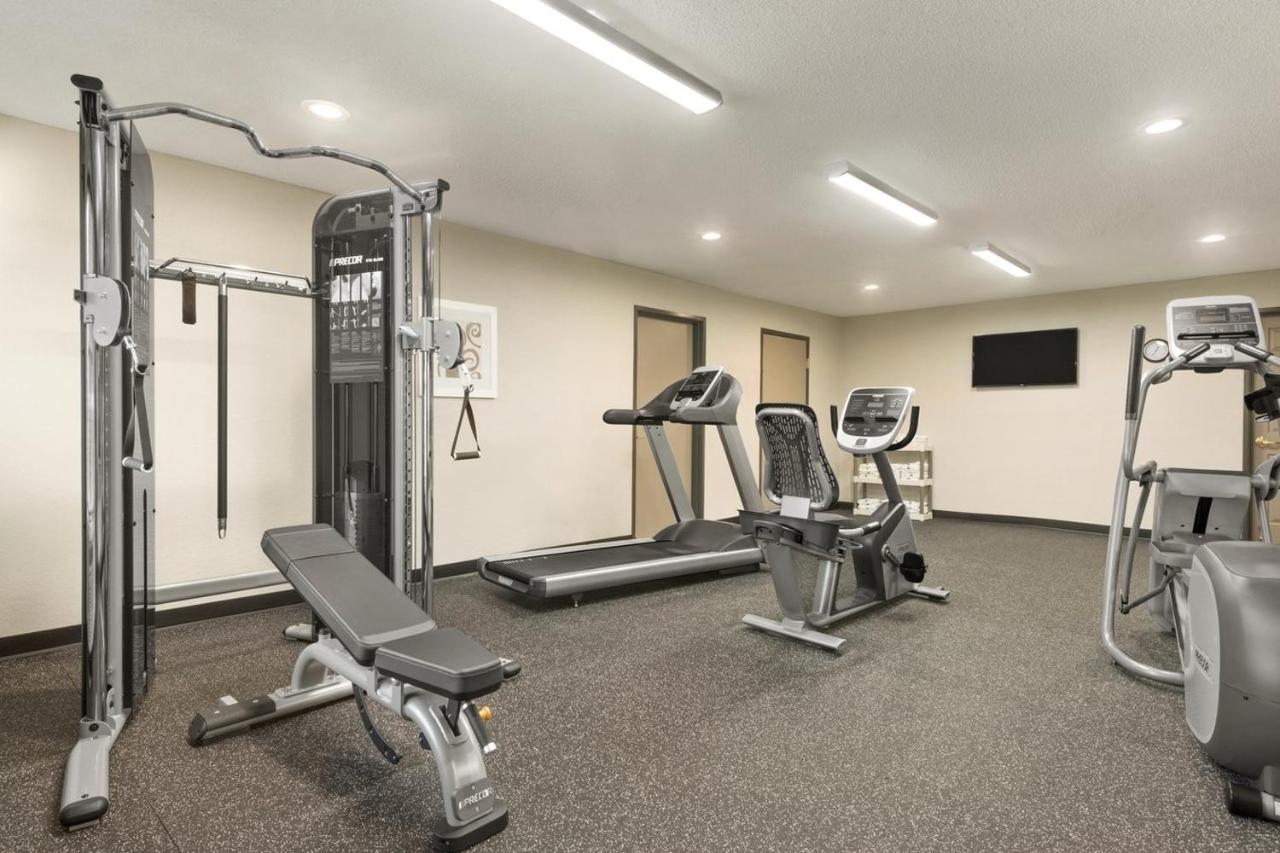 Studio King Suite with Whirlpool - Non-Smoking at Country Inn & Suites by Radisson, Platteville, WI