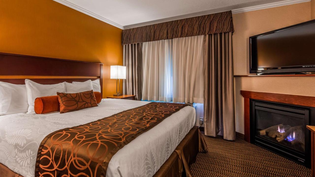 king room with fireplace and balcony at Best Western Plus Landmark Inn