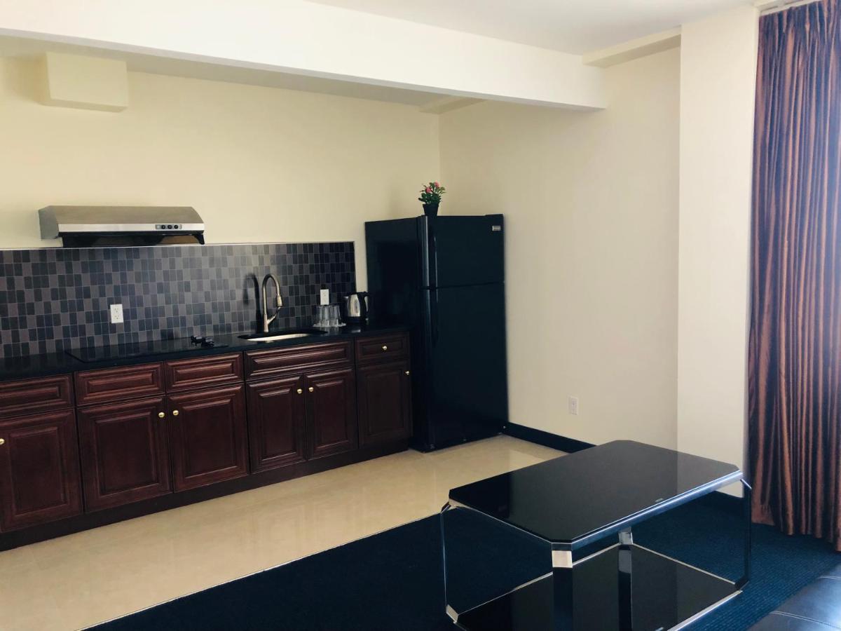 Deluxe Queen Suite at John Hotel