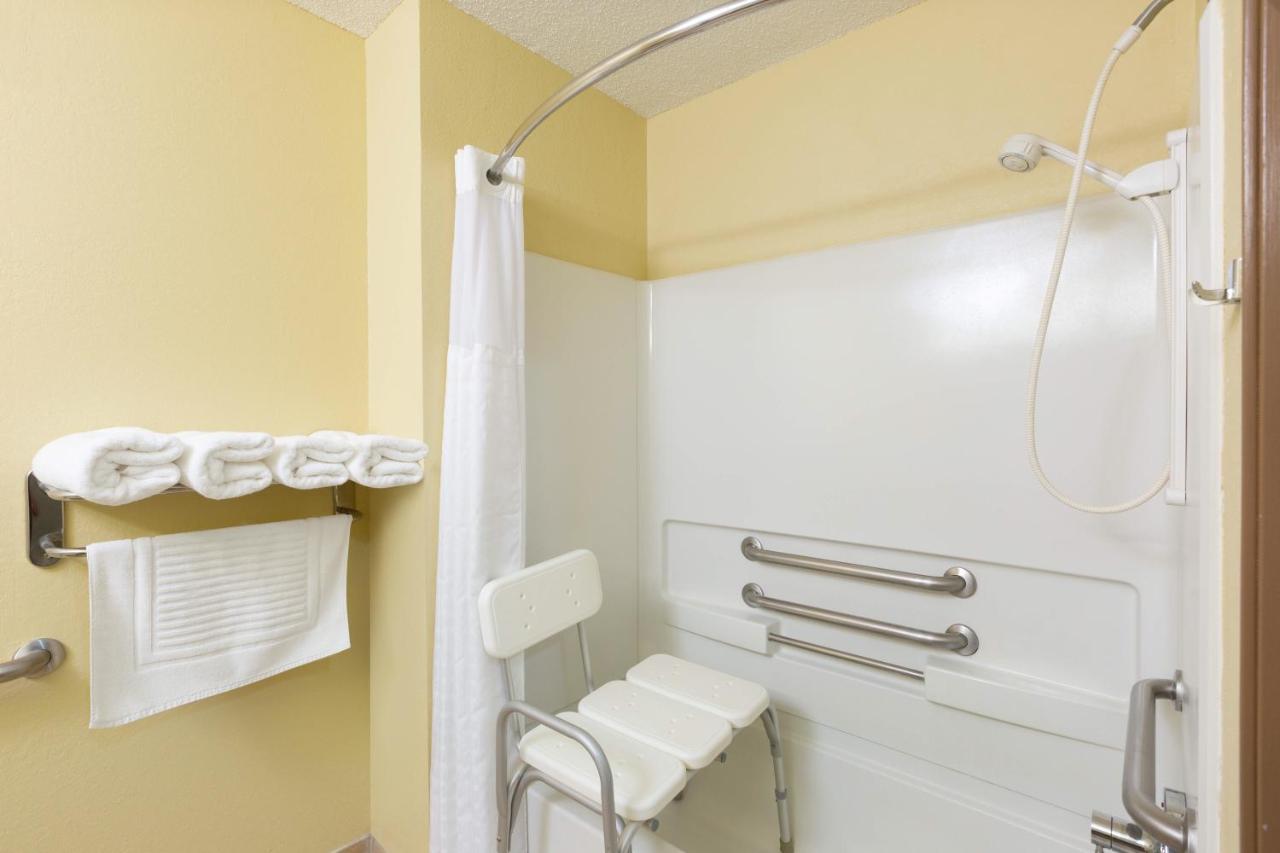 Queen Room - Disability Access/Non-Smoking at Baymont by Wyndham Fort Dodge