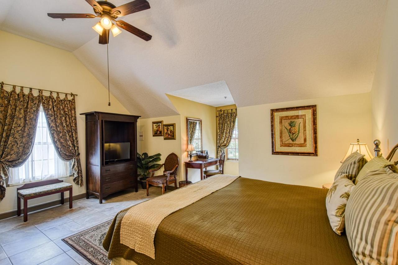 Standard King Room at St George Inn