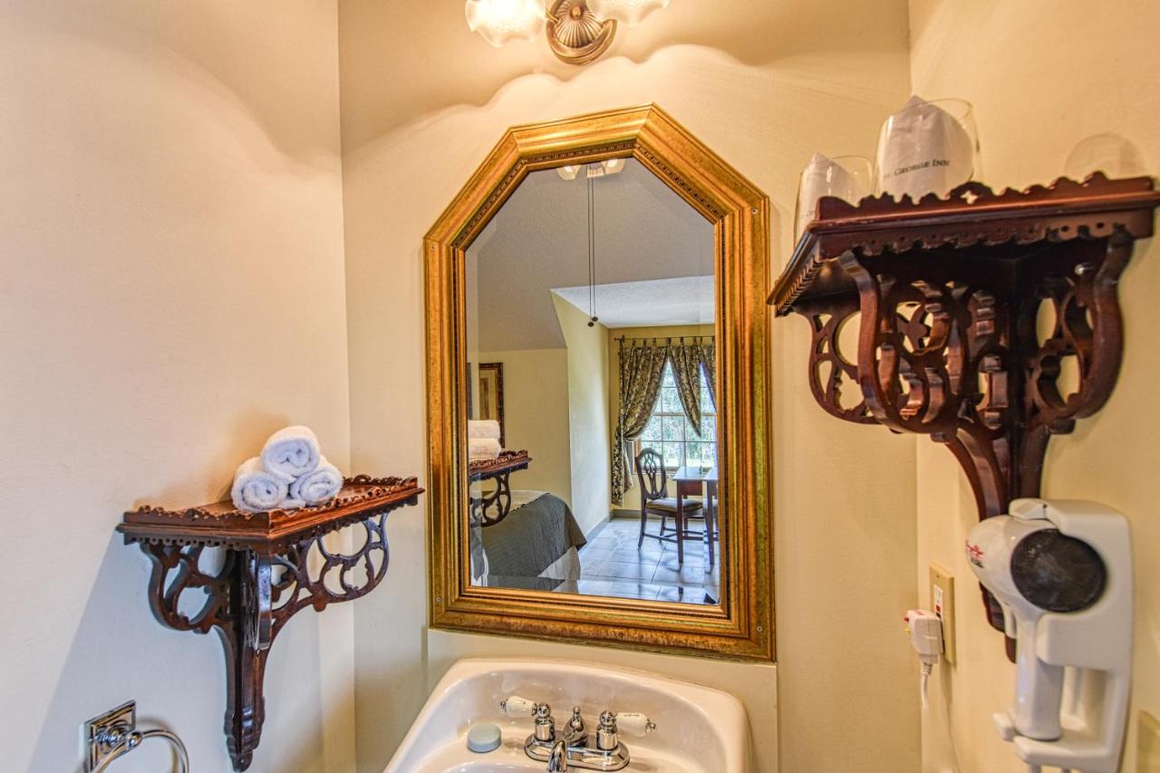 Standard King Room at St George Inn
