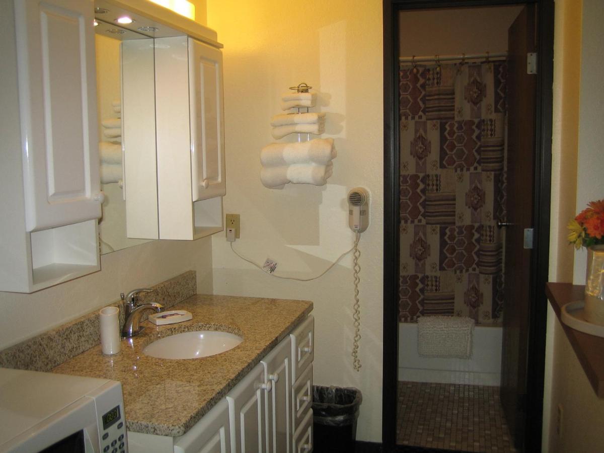 Deluxe King Suite at Knights Inn Litchfield