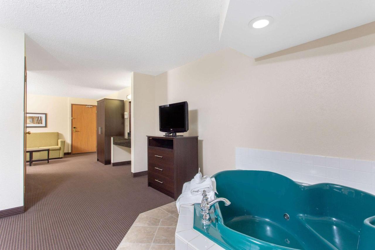 Room #100243812 at AmericInn by Wyndham Rhinelander
