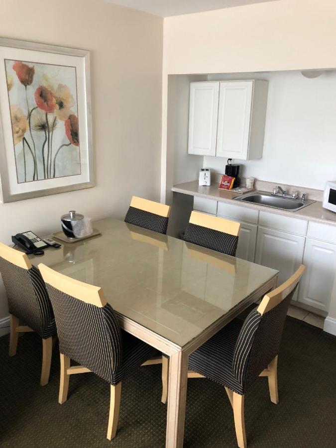 Two-Bedroom Suite - Free Parking at Beach Place Hotel