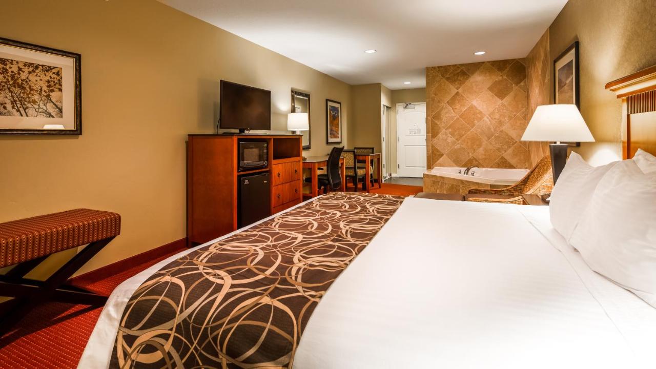 King Room with Spa Bath - Non-Smoking at Best Western Plus Canyon Pines