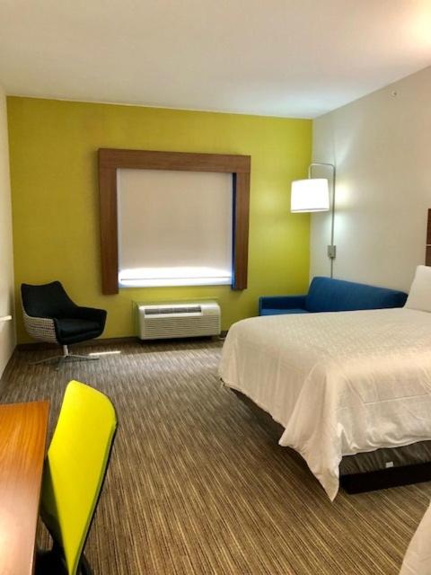 King Suite - Non-Smoking at Holiday Inn Express and Suites Longview South I20, an IHG Hotel