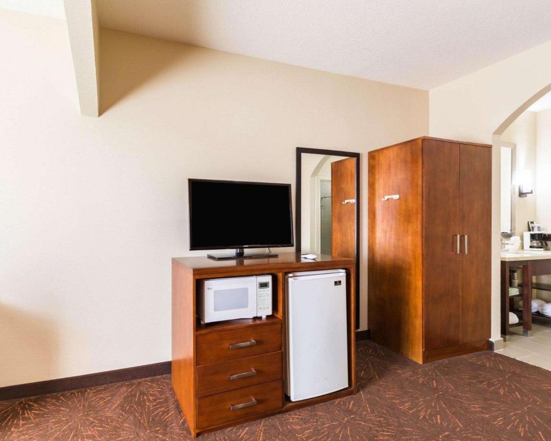 King Suite with Sofa Bed - Non-Smoking at Econo Lodge Inn & Suites East