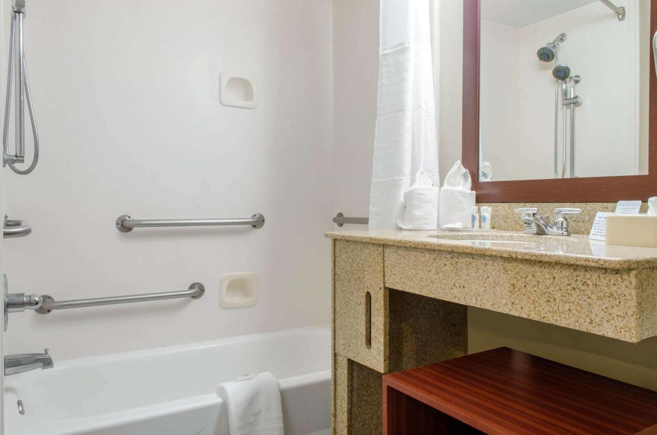 King Room - Accessible/Non-Smoking at Comfort Inn & Suites Biloxi - D'Iberville