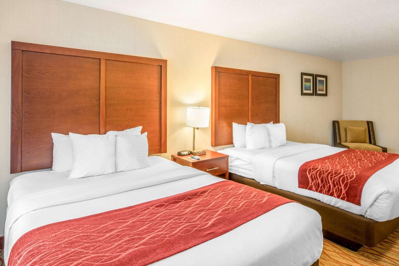 Queen Room with Two Queen Beds - Non-Smoking at Comfort Inn Mount Shasta Area