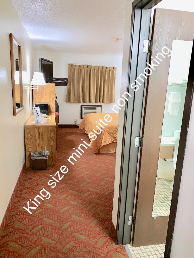 King Room at Americas Best Value Inn & Suites Sidney