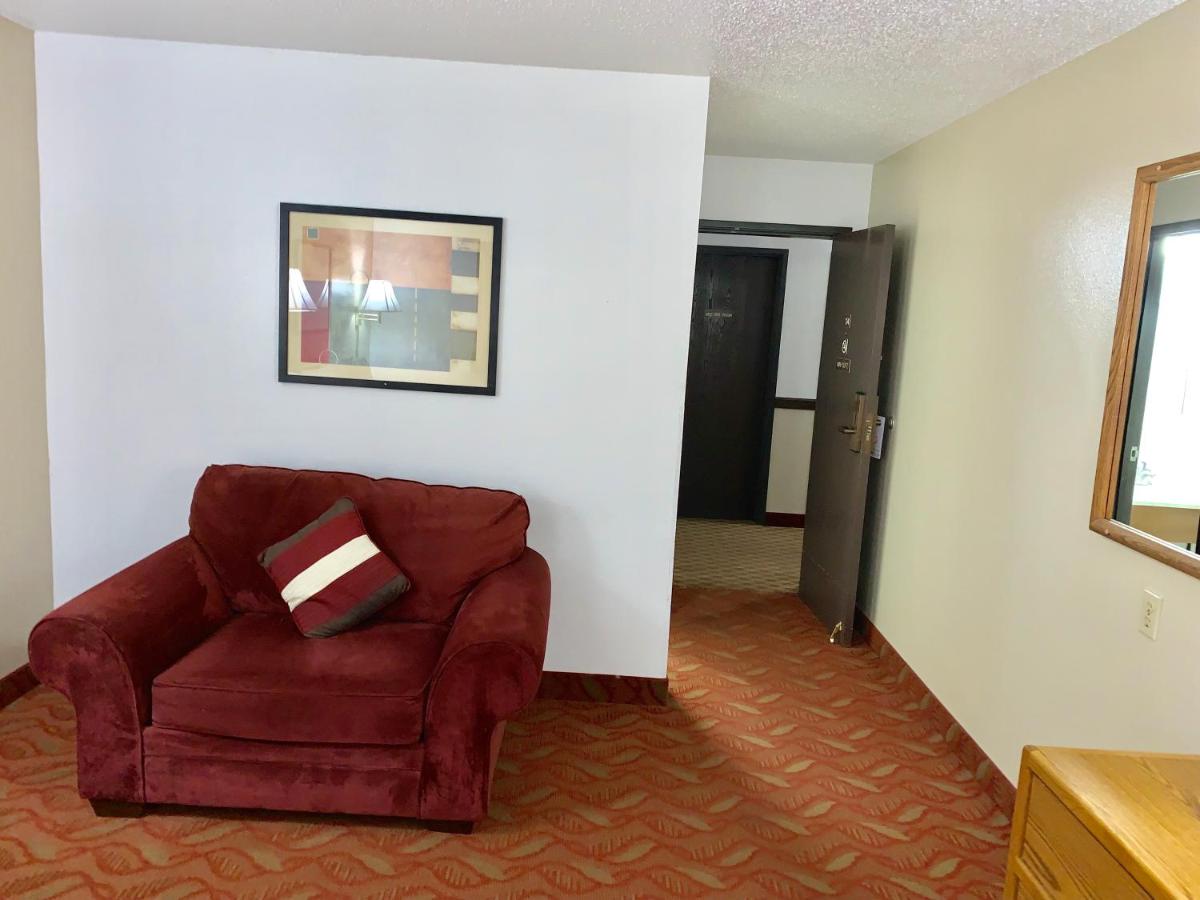 King Room at Americas Best Value Inn & Suites Sidney