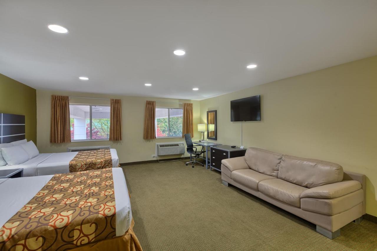 Presidential Suite at Country Hearth Inn Knightdale Raleigh