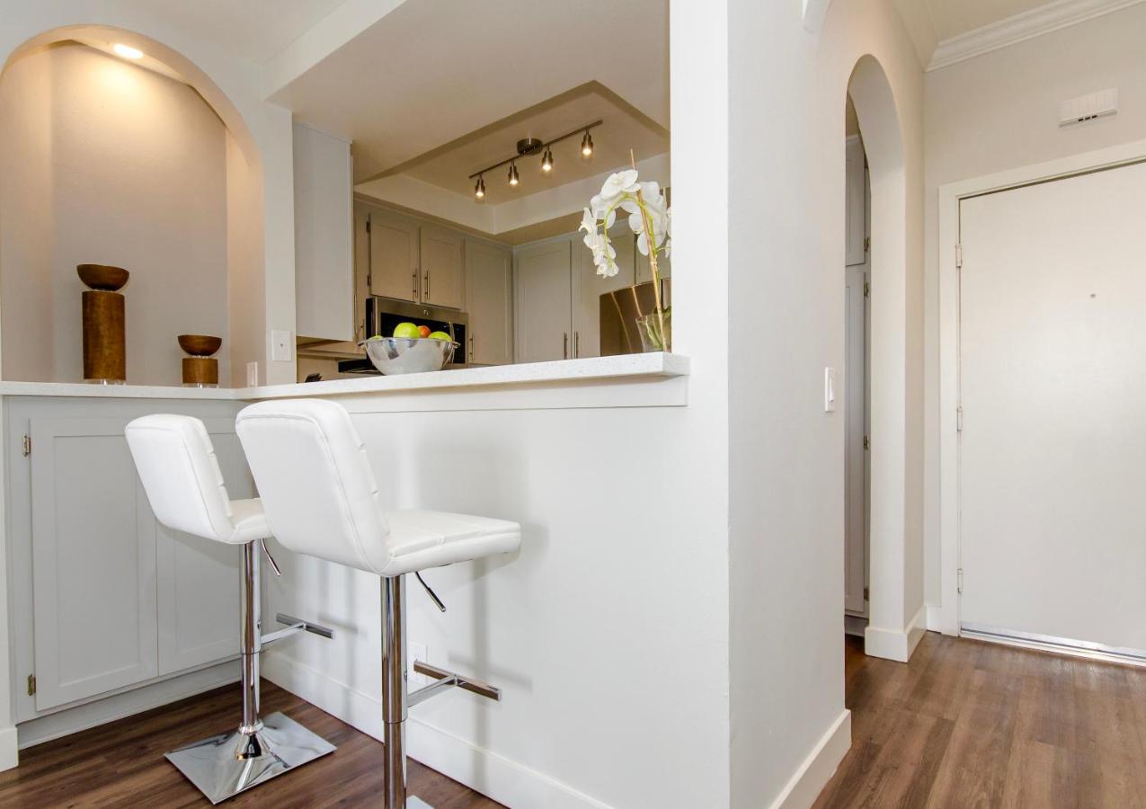 Penthouse Apartment at Luxury Suites - Heart of Beverly Hills