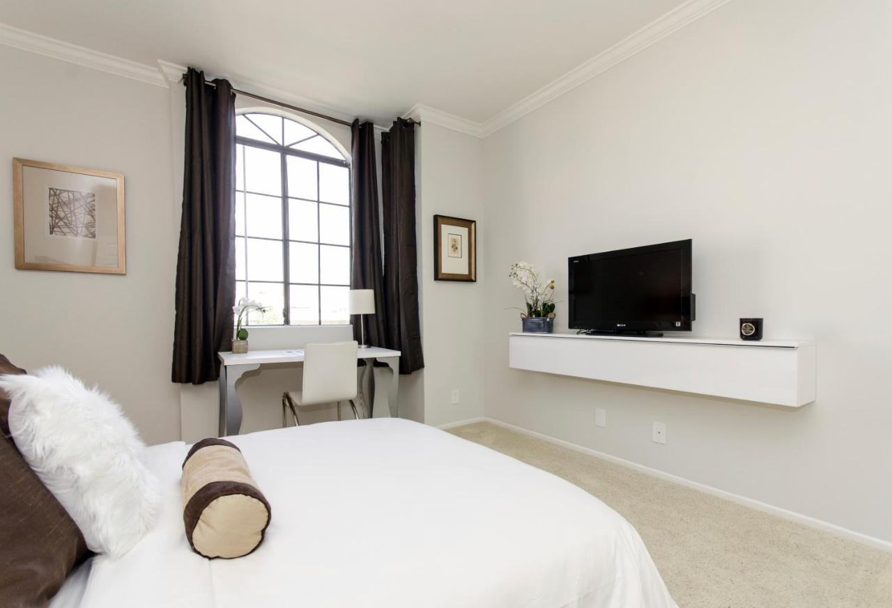 Penthouse Apartment at Luxury Suites - Heart of Beverly Hills