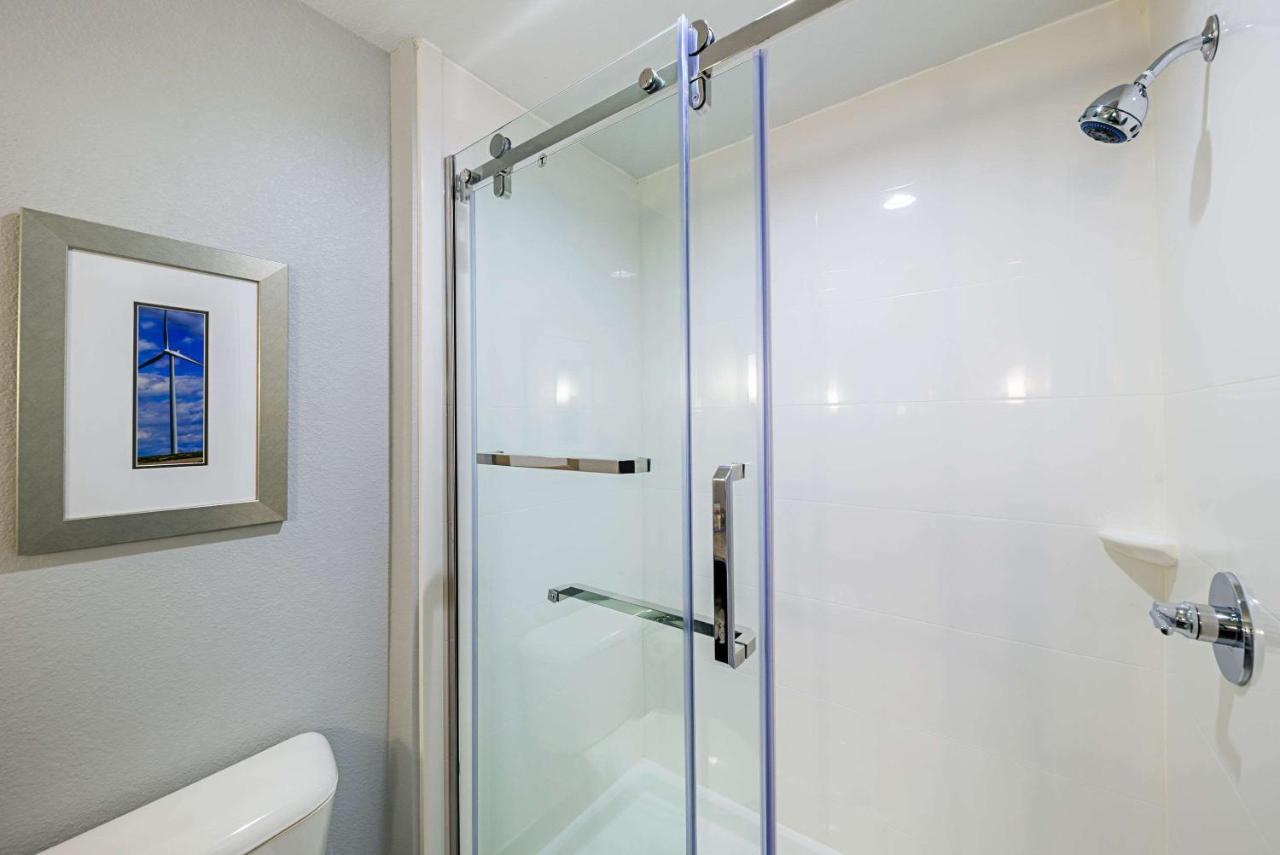 King Room - Non-Smoking at Comfort Inn & Suites Oklahoma City near Bricktown