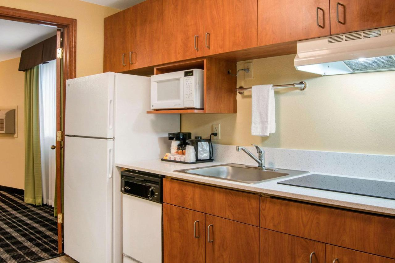 Efficiency King Suite - Non-Smoking at Quality Inn & Suites Albany Corvallis