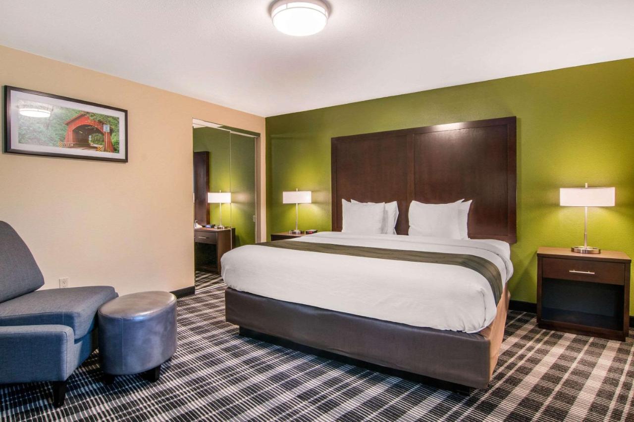 Efficiency King Suite - Non-Smoking at Quality Inn & Suites Albany Corvallis