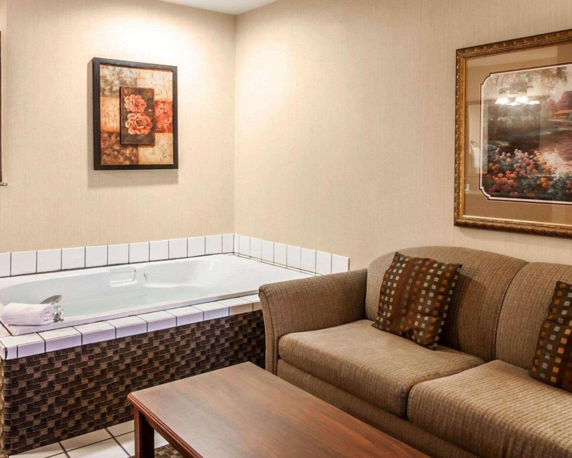 Deluxe King Suite - Non-Smoking at Comfort Suites Corvallis