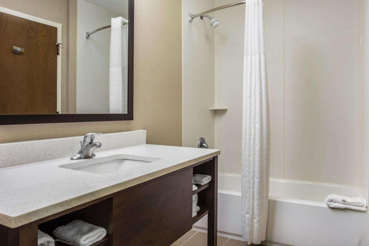 King Suite - Accessible/Non-Smoking at Comfort Suites at Isle Of Palms Connector