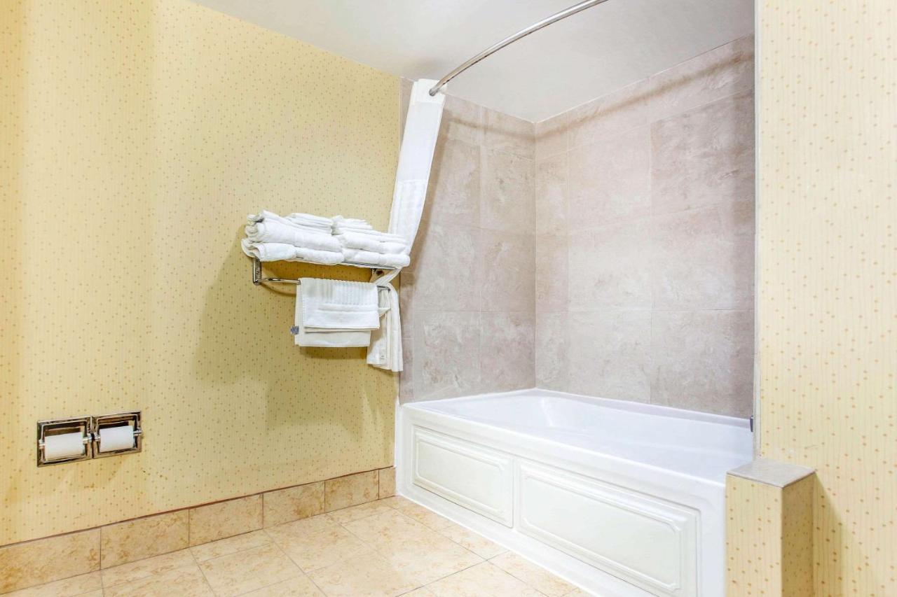 Queen Suite with Two Queen Beds - Non-Smoking at Comfort Suites Clinton near Presbyterian College
