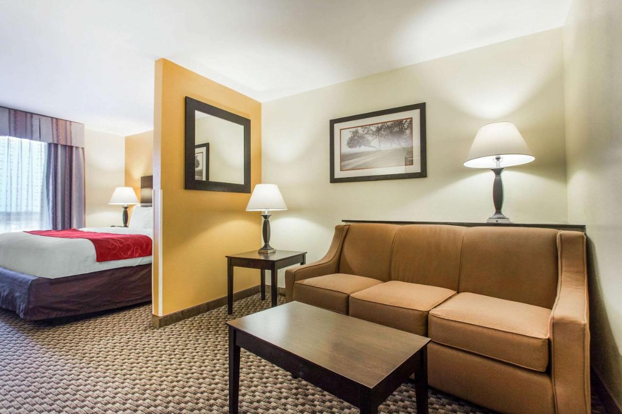 King Suite - Accessible/Non-Smoking at Comfort Suites Clinton near Presbyterian College