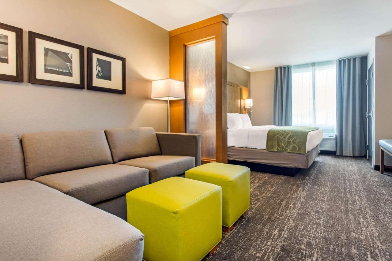 King Suite with Sofa Bed at Comfort Suites North Charleston - Ashley Phosphate