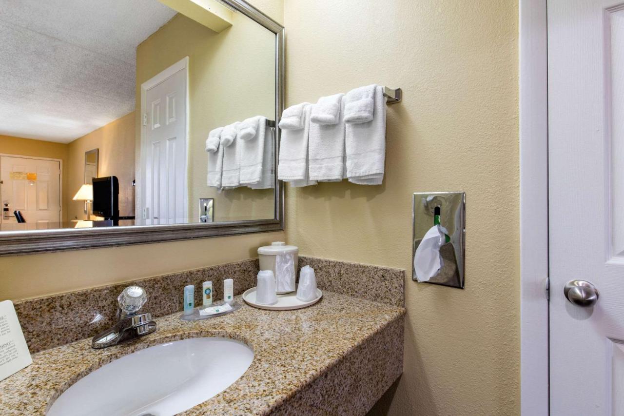 King Room - Non-Smoking at Quality Inn Lebanon