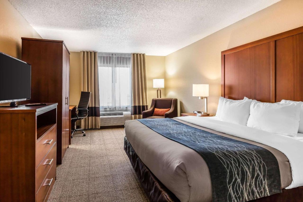 King Room - Mobility Accessible - Non-Smoking at Comfort Inn & Suites Airport - American Way
