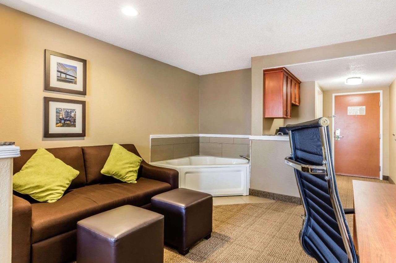 King Suite with Spa Bath at Comfort Inn & Suites Airport - American Way