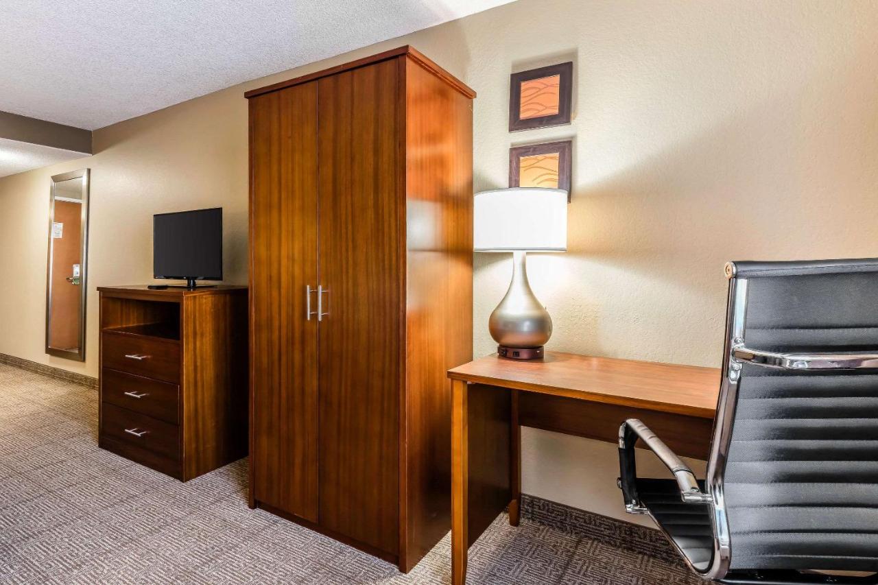 King Room - Mobility Accessible - Non-Smoking at Comfort Inn & Suites Airport - American Way