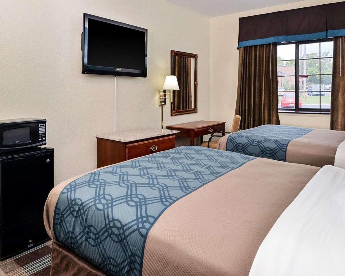 Double Room with Two Double Beds - Non-Smoking at Econo Lodge Inn & Suites Shelbyville